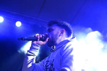 Hip hop muzičar Frenkie na koncertu