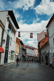 Ulice Tuzle, grad