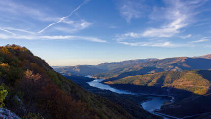 Koziji kamen Pogled sa vidikovca Koziji kamen na Zavojsko jezero, Stara planina, Srbija.