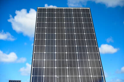 Solarni paneli Solarne ćelije. Solarni paneli. Proizvodnja čiste obnovljive električne energije od sunca. Fotonaponske solarne ćelije.