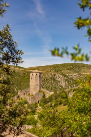Stari grad Počitelj Stari grad Počitelj je mjesto gdje će te uvijek uživati. Ljeti će vas mirisi oraha, smokve i šipka odvesti u mislima na još veća putovanja.