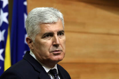 Dragan Čović Dragan Čović, hrvatski bosanskohercegovački političar i član Predsjedništva BiH od 2014. do 2018. Predsjednik je HDZ-a BiH od 2005. i član Kolegija Doma naroda PS BiH