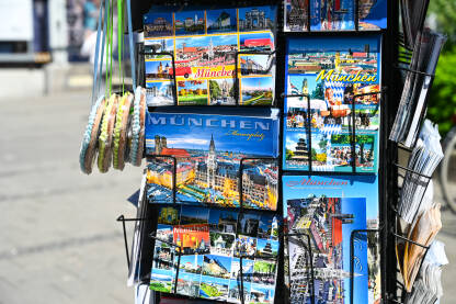 Razglednice iz Münchena, Njemačka. Razglednice iz Münchena, Njemačka. München je glavni grad njemačke pokrajine Bavarske i popularna turistička destinacija.