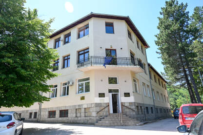Zgrada opštine Bosansko Grahovo. Zgrada opštine Bosansko Grahovo. Uprava i administracija. Lokalna vlast.