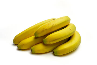Banane Svježe banane na bijeloj podlozi