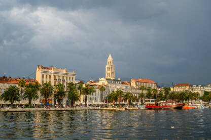 Panorama Splita, Hrvatska Split, Dalmacija, Hrvatska. Luka na Jadranskom moru. Katedrala u gradu.