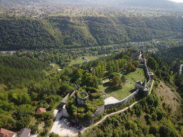 Pogled na dvorac Ostrožac kod Cazina