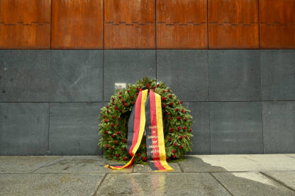 Spomenik Romima i Jevrejima koji su tokom II svjetskog rata iz rumunskih gradova odvođeni u smrt.