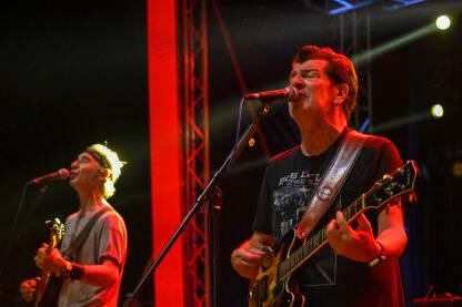Momčilo Bajagić Bajaga i Živorad Milenković Momčilo Bajagić Bajaga i Živorad Milenković na koncertu. Mostar summer fest.