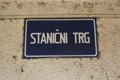 Stanični trg u Zenici Tabla sa natpisom Stanični trg u Zenici.