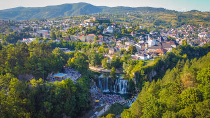 Panorama Jajca iz zraka Panorama Jajca iz zraka za vrijeme održavanja tradicionalnih skokova sa vodopada.