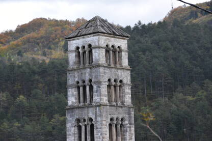 Toranj svetog Luke Toranj svetog Luke u Jajcu je srednjovjekovni spomenik, jedna od mnogih turističkih destinacija u ovom gradu. Mjesto na kojem je krunisan posljednji bosanski kralj.