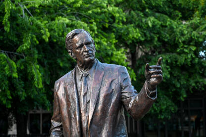 Budimpešta, Mađarska: Kip Georgea Busha u parku. George H. W. Bush bio je predsjednik Sjedinjenih Američkih Država. Brončani kip Georgea Herberta Walkera Busha, bivšeg američkog predsjednika