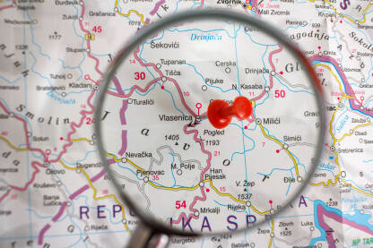 Vlasenica Vlasenica - zakačen grad na mapi pogled kroz lupu