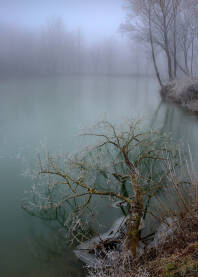 Jezero Laminci tokom zime Zima na jezeru.Jezero Laminci.