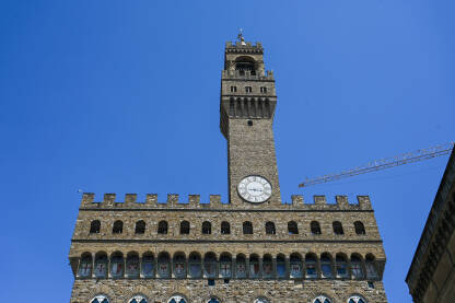 Palazzo Vecchio je gradska vijećnica u Firenci, Italija. Firenza, Italija: Palazzo Vecchio je gradska vijećnica u Firenci. Vijećnica se nalazi na trgu Piazza della Signoria.