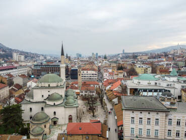 Sarajevo, Bosna i Hercegovina, snimak dronom. Glavni grad Bosne i Hercegovine.