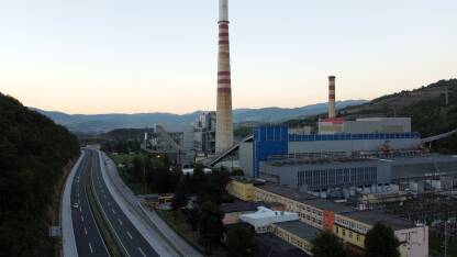Termoelektrana Kakanj Termoelektrana Kakanj je jedna od nekoliko termoelektrana na području Bosne i Hercegovine. Nalazi se u Čatićima, nedaleko od Kaknja. Počela je sa radom 1985. godine.