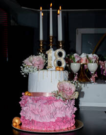 Torta sa brojem 18 Rodjendanska torta