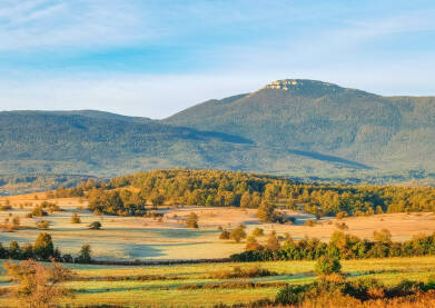 Osječenica Planina Osječenica u Bosanskom Petrovcu snimljena iz sela Rašinovac.
