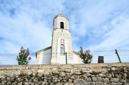 Crkva sv. Vasilija Ostroškog u Blagaju Crkva sv. Vasilija Ostroškog u Blagaju, grad Mostar, BiH. Pravoslavna crkva. Crkva je 2008. proglašena nacionalnim spomenikom Bosne i Hercegovine.