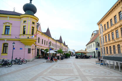 Vinkovci, centar grada. Zgrade na glavnom trgu u gradu.