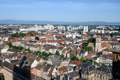 Strasbourg Strasbourg, Francuska: Panoramski pogled na centar grada. Zgrade u gradu.