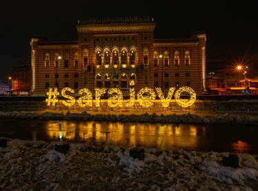Vijećnica u Sarajevu Veče zimske noći u Sarajevu.