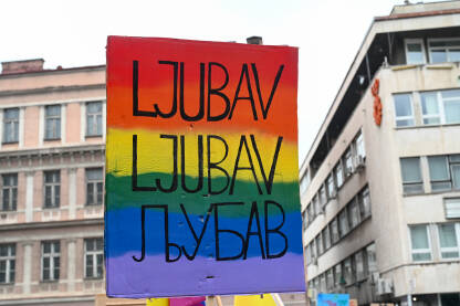 Poruke na Povorci ponosa u Sarajevu. Poruke na Povorci ponosa u Sarajevu. Natpis na baneru: Ljubav je ljubav. LGBTIQ protest.