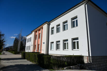 Zgrada opštine Drvar u centru grada. Opštinska uprava.