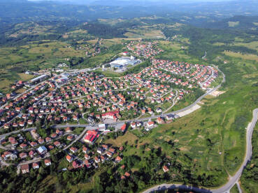 Vlasenica, Bosna i Hercegovina. Vlasenica, Bosna i Hercegovina, snimak dronom.