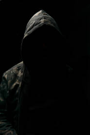 Anonymous Anonimus sa kapuljačom na glavi !