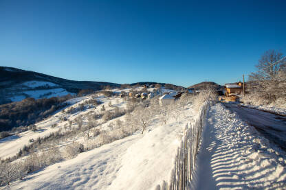 Selo Halinovići u centralnoj Bosni, zimsko jutro.
