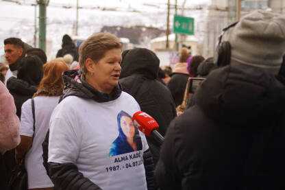 Protesti protiv nasilja nad ženama, Sevda Kadić Majka ubijene Alme Kadić, Sevda Kadić na protestima.