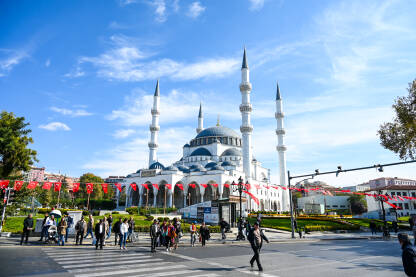 Ankara, Turska: Džamija Melike Hatun u centru grada. Ankara, Turska: Džamija u centru grada. Melike Hatun džamija.