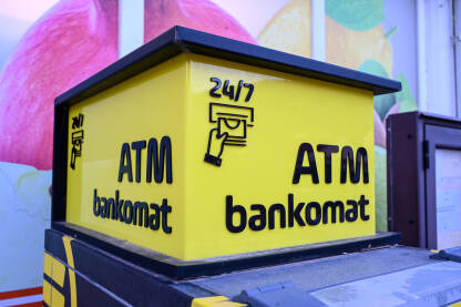 Bankomat na ulici. Bankomat na ulici.