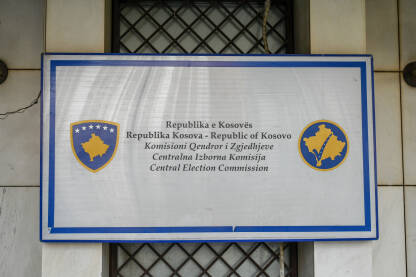 Kosovo, Priština. Centralna izborna komisija. Kosovo, Priština. Centralna izborna komisija. Tabla sa natpisom. Sjedište CIK.