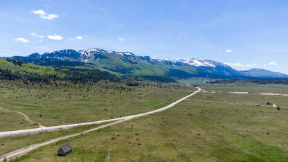Park prirode Blidinje Polje i planine, snimak dronom. Blidinje i planina Čvrsnica, Bosna i Hercegovina. Park prirode Blidinje.