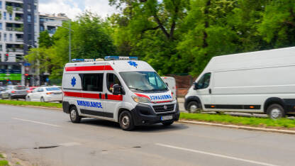 Vozilo Hitne pomoći, Novi Sad kombi hitne pomoći u pokretu