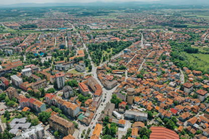 Brčko iz zraka Centar Brčkog iz zraka, sunčan dan
