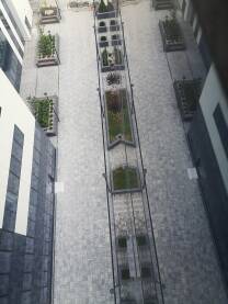 Refleksija Urbani prostor sa refleksijom na staklenog fasadi