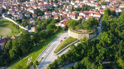 Žuta Tabija u Sarajevu Žuta Tabija u Sarajevu, BiH, snimak dronom. Vidikovac i popularno turističko odredište.