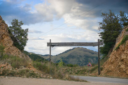 Sovićka vrata. Nalaze se zapadno od Jablanice na području Parka prirode Blidinje.