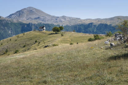 Kapelica sa stećcima u selu Blace na planini Bjelašnici,općina Konjic.