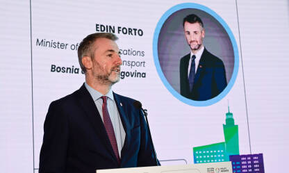 Edin Forto, Ministar komunikacija i prometa BiH Edin Forto, Ministar komunikacija i prometa Bosne i Hercegovine. Predsjednik političke stranke "Naša stranka".