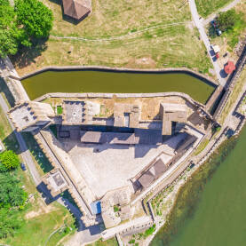 Smederevska tvrdjava, snimak dronom na staro uvrdjenje u Srbiji. Pričija perspektiva