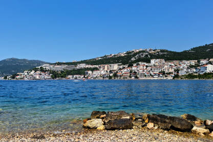Pogled sa plaže prema Neumu. Bosna i Hercegovina. More.