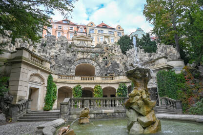 Fontana u Grebovka parku u Pragu, Češka republika Park Grebovka, Prag. Fontana smještena unutar parka Grebovka.