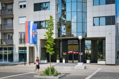 Zgrada Opštine Bratunac Bratunac je dobio novu administrativnu zgradu Opštine Bratunac koja je izgrađena na mjestu starog i dotrajalog objekta.