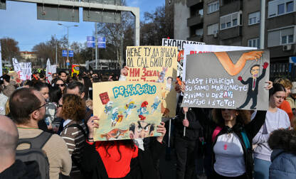 Beograd, Srbija: Studentski protesti. Beograd, Srbija, 27 januar 2025: Studentski protesti. Demonstracije. Veliki broj studenata sa transparentima na ulicama. Portesti nakon urušavanja betonske nadstrešnice u Novom Sadu.